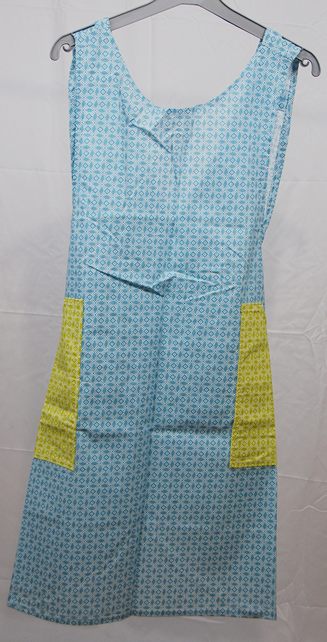 tablier en tissu léger aux motifs géométriques