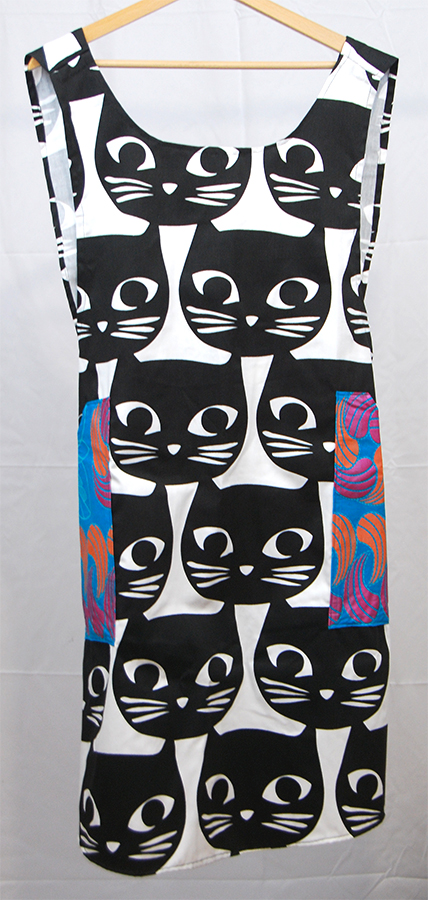 tablier à dos croisé motif chat