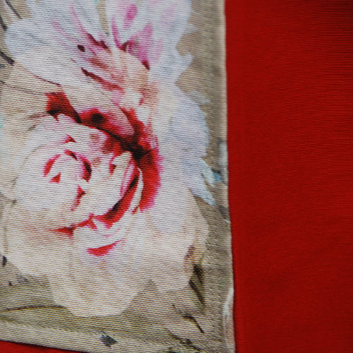 tablier en tissu épais rouge uni avec poches aux motifs floraux